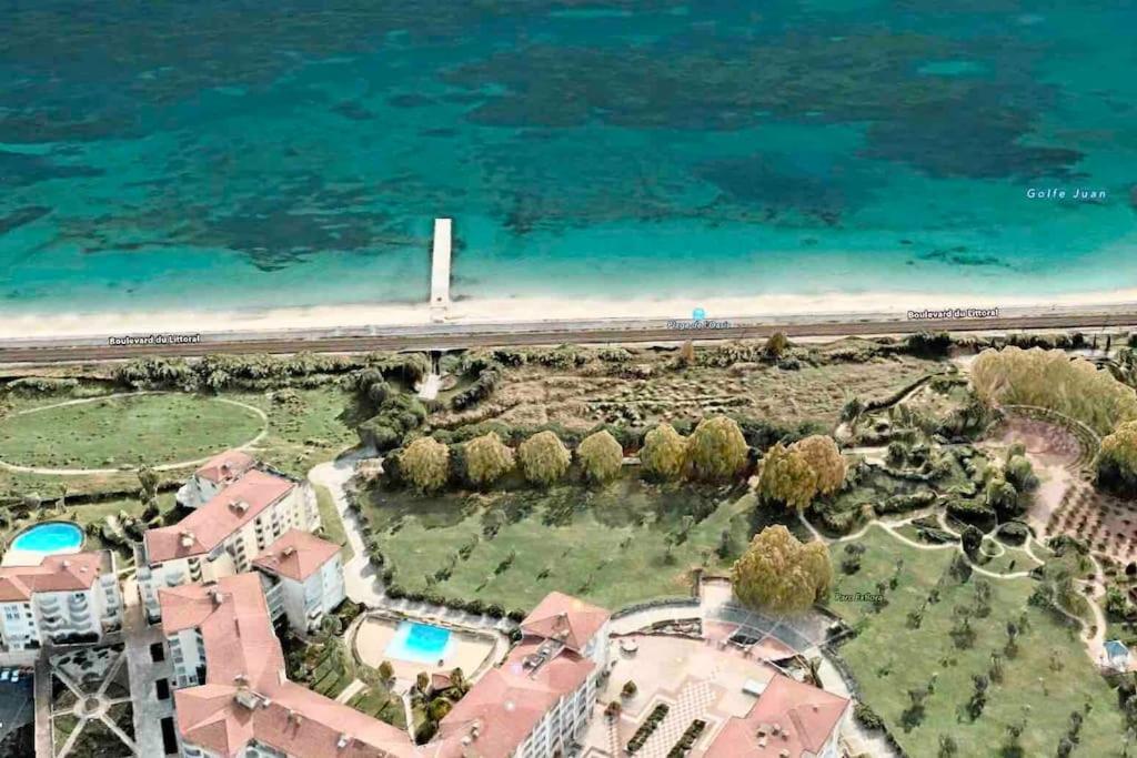 1 bedroom Sea view swimming pool beach on foot parking appartement pied des pistes 11