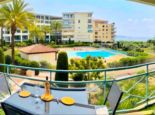 1 bedroom Sea view swimming pool beach on foot parking appartement pied des pistes 3