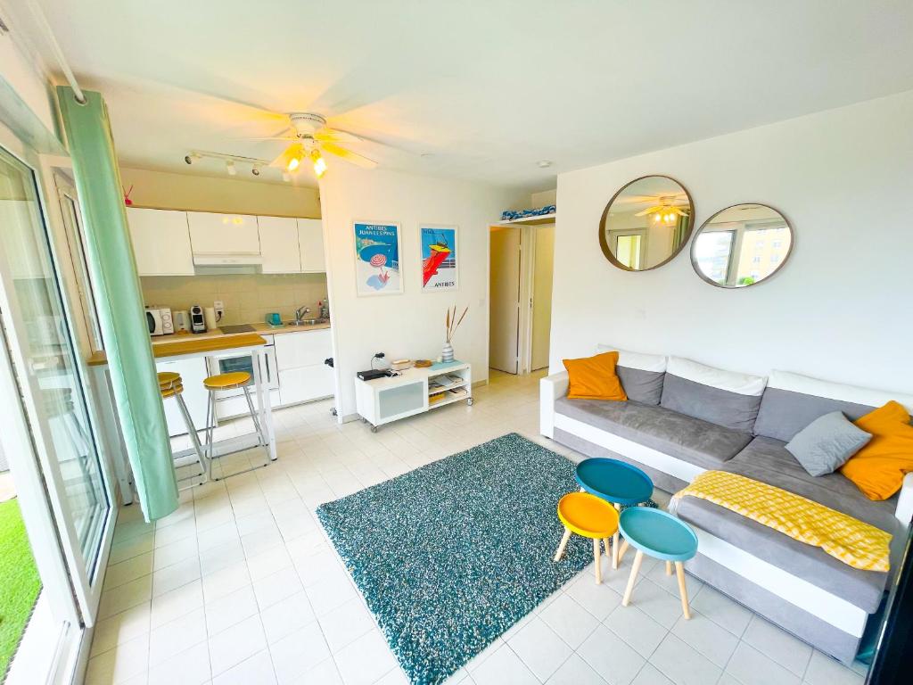 1 bedroom Sea view swimming pool beach on foot parking appartement pied des pistes 4