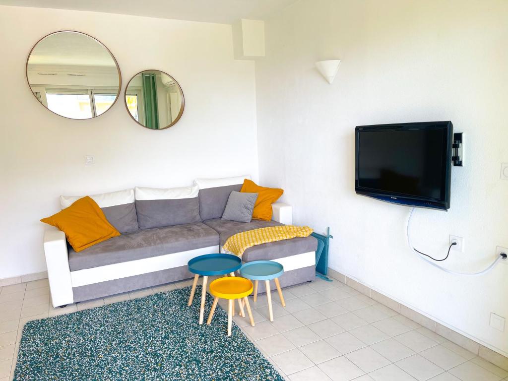 1 bedroom Sea view swimming pool beach on foot parking appartement pied des pistes 5