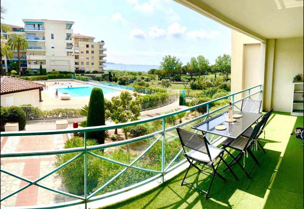 1 bedroom Sea view swimming pool beach on foot parking appartement pied des pistes 6