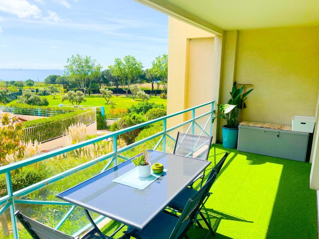 1 bedroom Sea view swimming pool beach on foot parking appartement pied des pistes 9