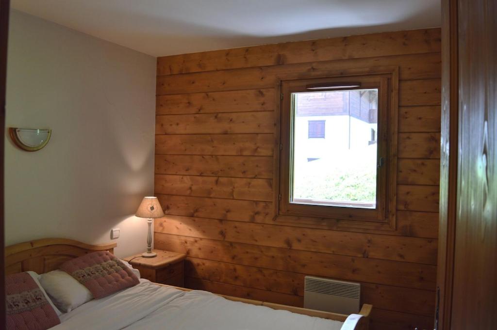 2 bedroom Apartment in Les Houches Stones throw from Prairon lift appartement pied des pistes 1