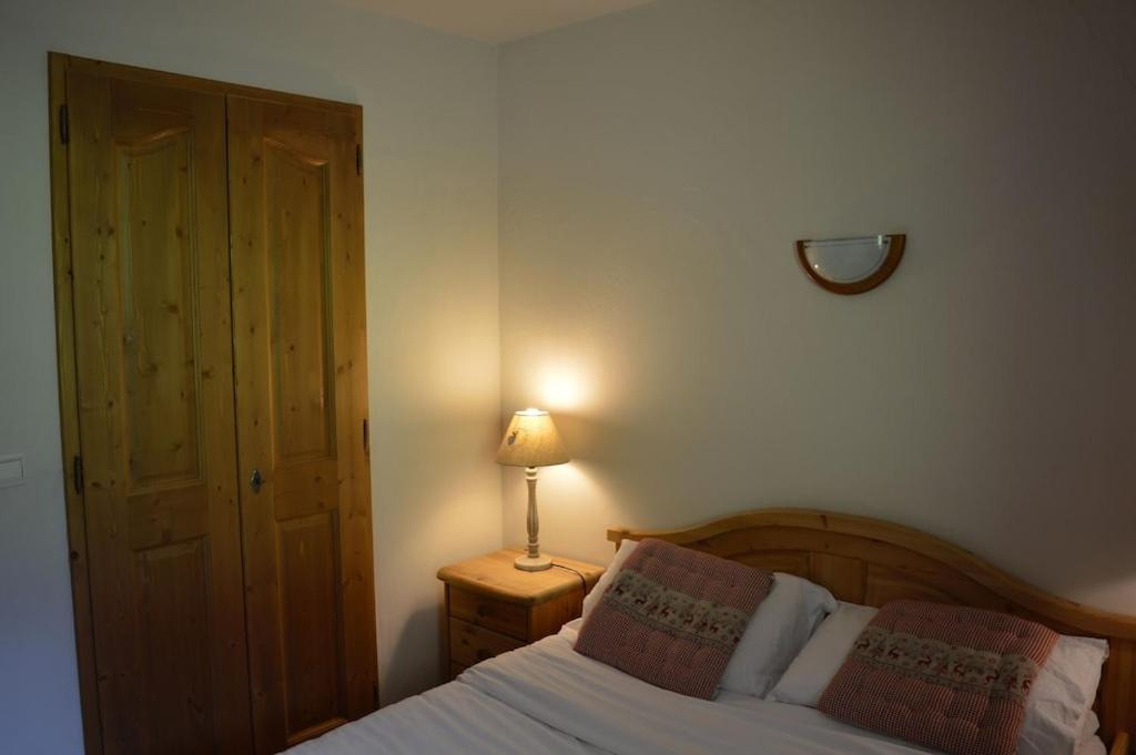 2 bedroom Apartment in Les Houches Stones throw from Prairon lift appartement pied des pistes 10