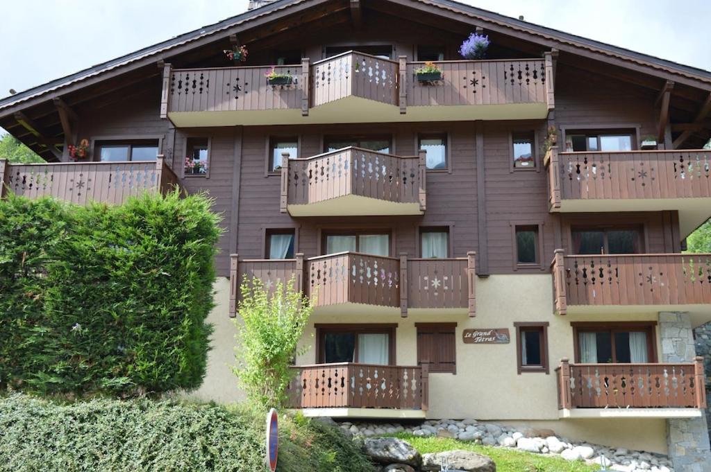 2 bedroom Apartment in Les Houches Stones throw from Prairon lift appartement pied des pistes 12
