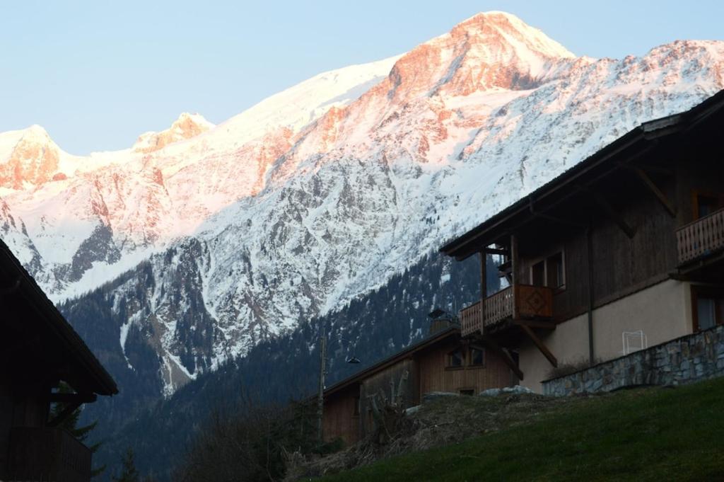 2 bedroom Apartment in Les Houches Stones throw from Prairon lift appartement pied des pistes 18