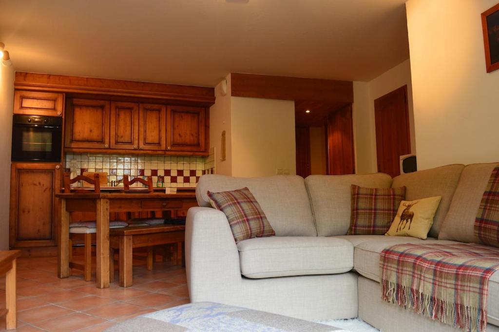 2 bedroom Apartment in Les Houches Stones throw from Prairon lift appartement pied des pistes 19