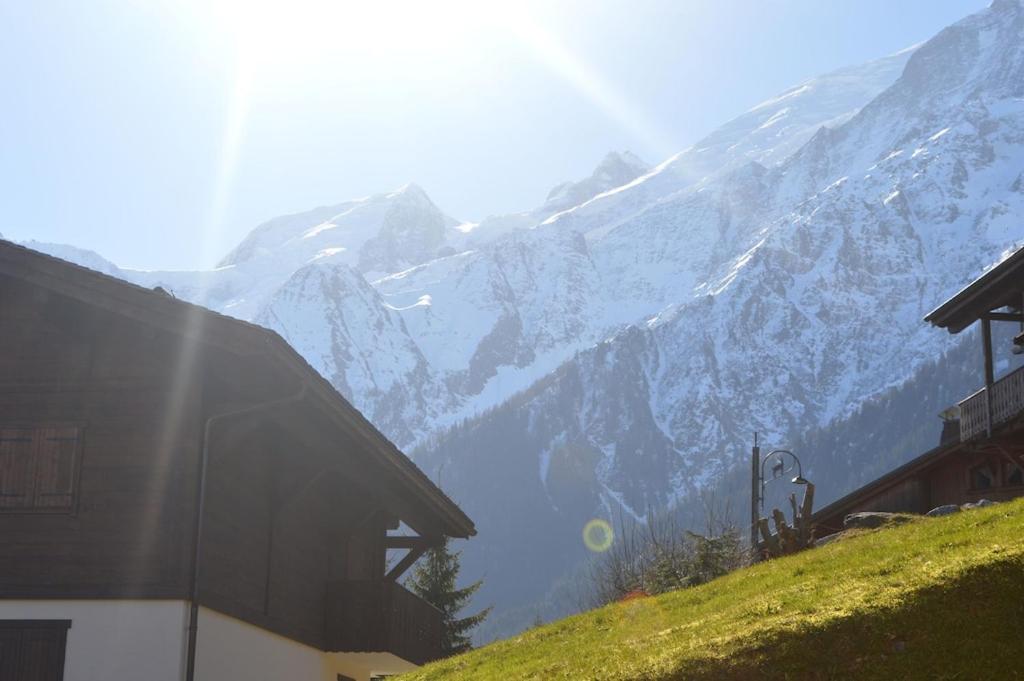 2 bedroom Apartment in Les Houches Stones throw from Prairon lift appartement pied des pistes 9