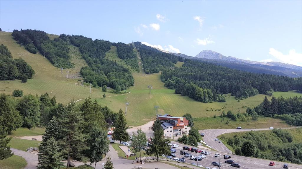 2 pieces renove 36 m² sud avec vue montagne appartement pied des pistes 4