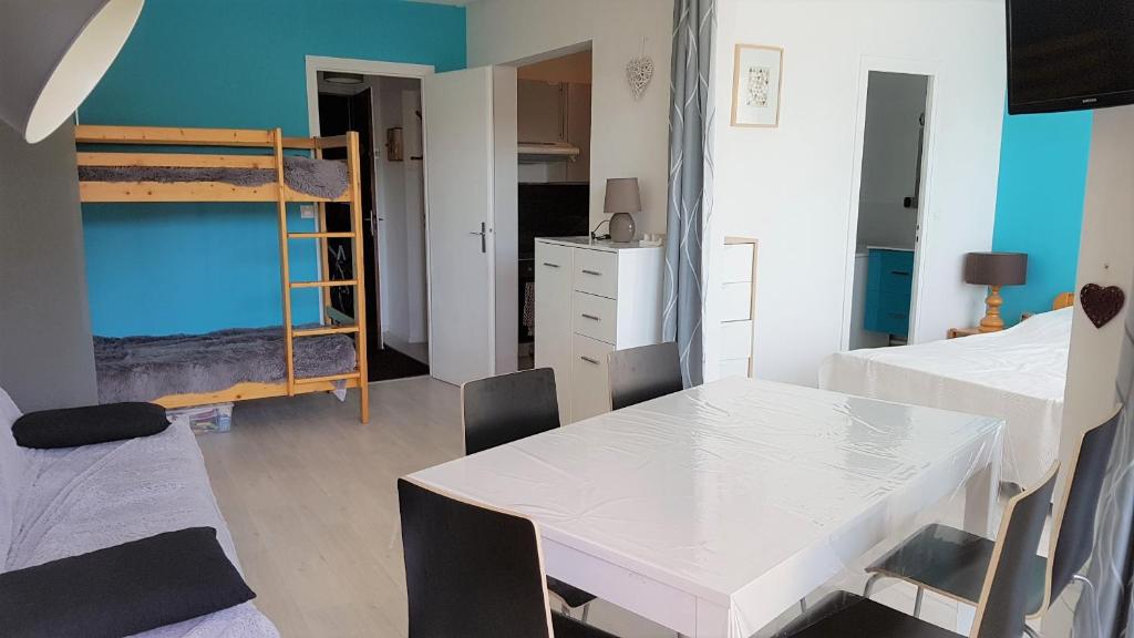 2 pieces renove 36 m² sud avec vue montagne appartement pied des pistes