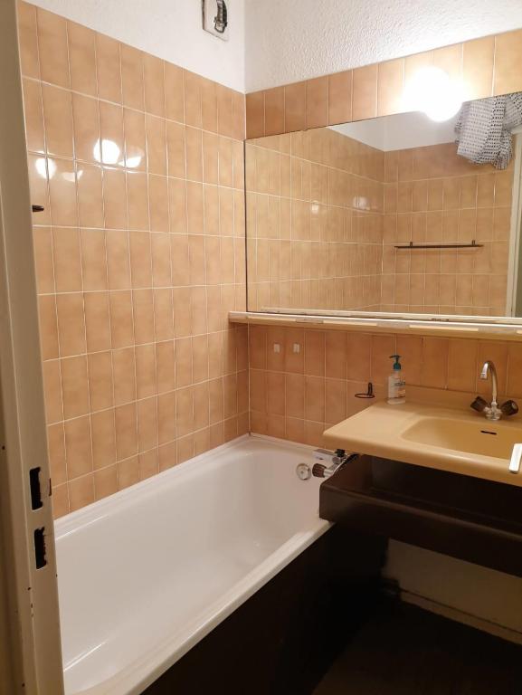 27 m avec BALCON VUE Mont Blanc HYPERCENTRE appartement pied des pistes 10