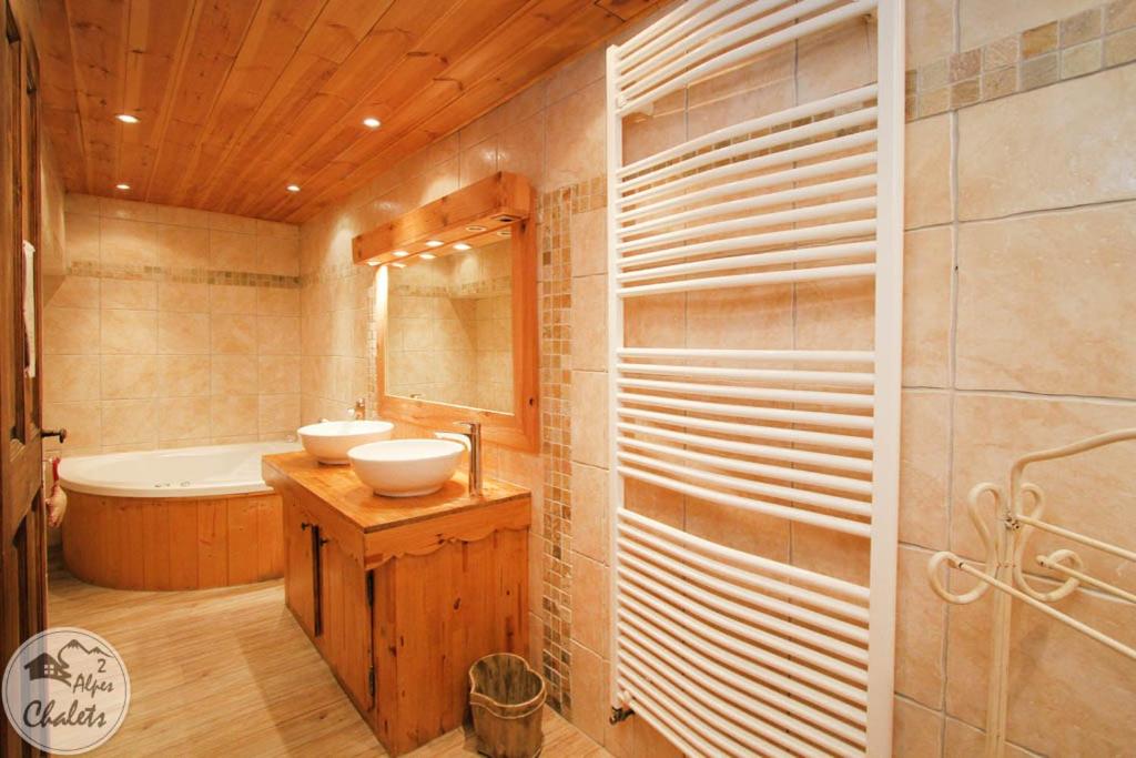 2AlpesChalets Chalet Marie 1 Standing et Sauna au pieds des pistes gite pied des pistes 2