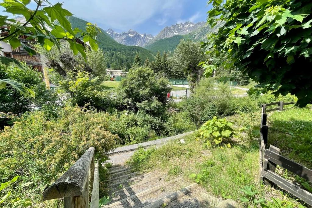 30 m next to Les Grands Bains appartement pied des pistes 10