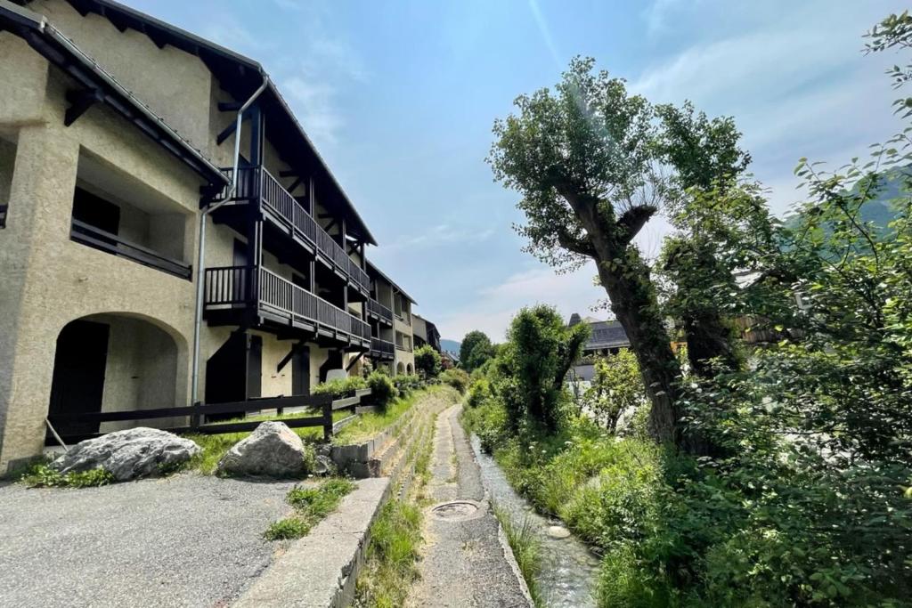 30 m next to Les Grands Bains appartement pied des pistes 11