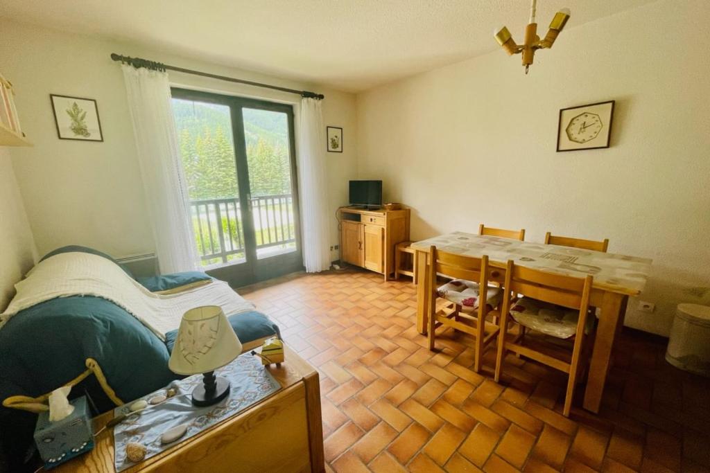 30 m next to Les Grands Bains appartement pied des pistes 2