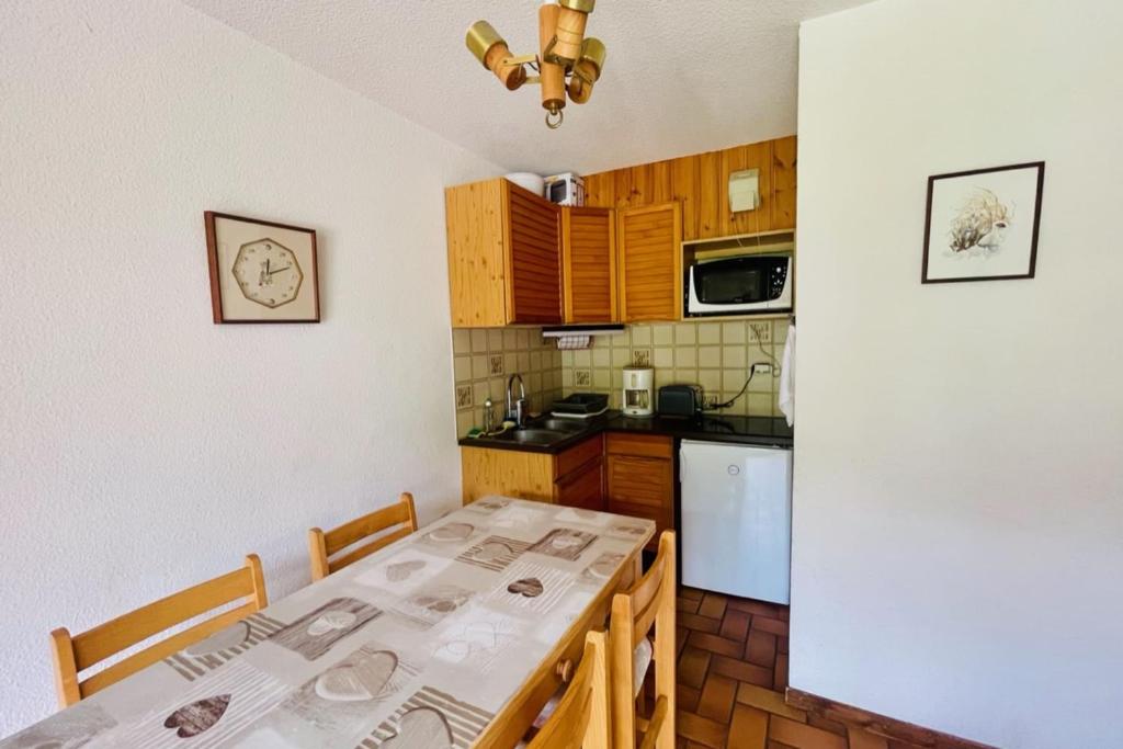 30 m next to Les Grands Bains appartement pied des pistes 3