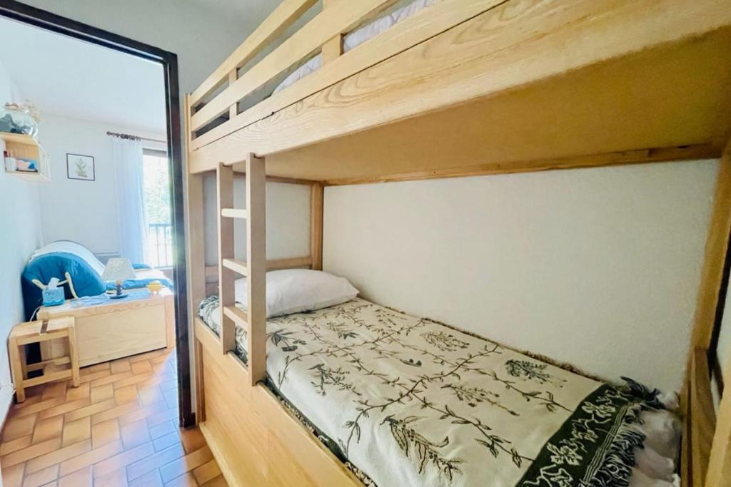30 m next to Les Grands Bains appartement pied des pistes 4