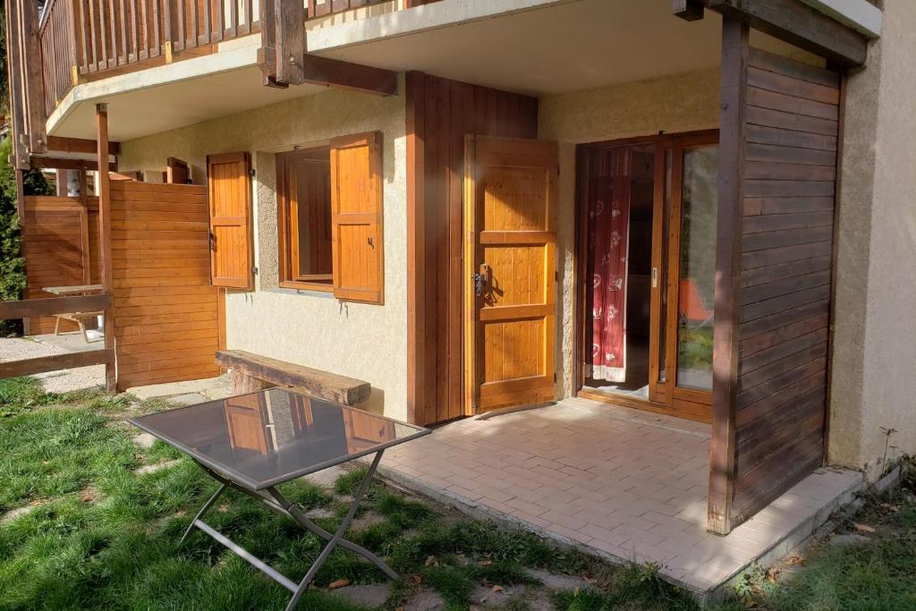 40m with garden and nice view on the valley appartement pied des pistes 14