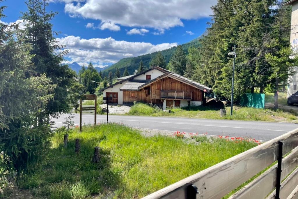 75m With Balcony Near The Slopes appartement pied des pistes 8