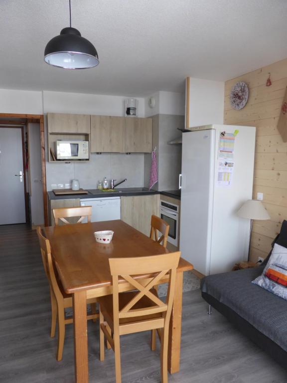 APPARTEMENT PUY SAINT VINCENT ALPES DU SUD ete hiver appartement pied des pistes