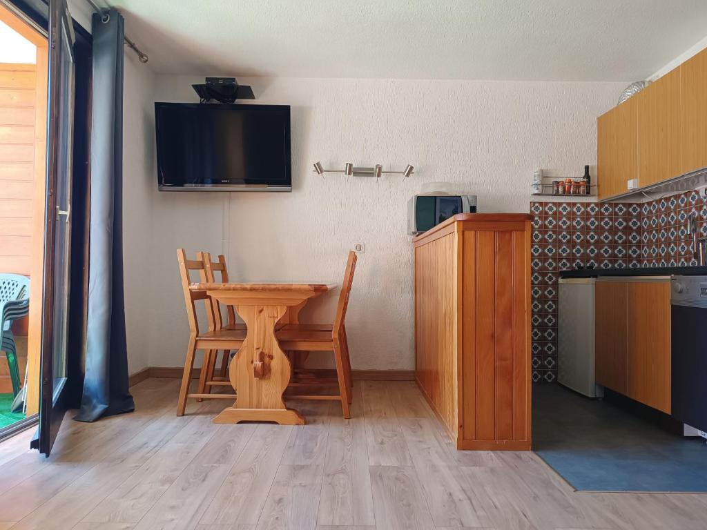 APPT 4 6 PERS 28m2 tout equipe 30m des pistes appartement pied des pistes 3