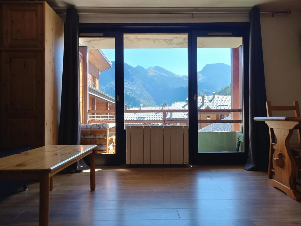 APPT 4 6 PERS 28m2 tout equipe 30m des pistes appartement pied des pistes 8