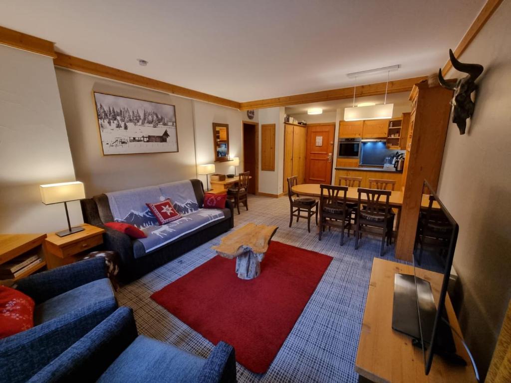 ARC 1950 5 skis au pied piscine 47pers appartement pied des pistes 1