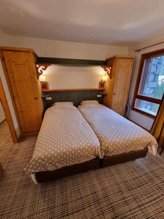 ARC 1950 5 skis au pied piscine 47pers appartement pied des pistes 10