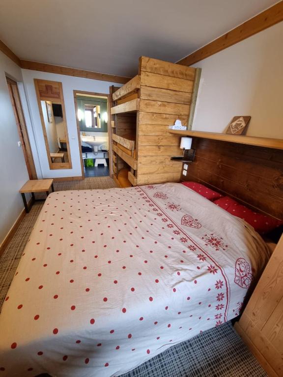 ARC 1950 5 skis au pied piscine 47pers appartement pied des pistes 13