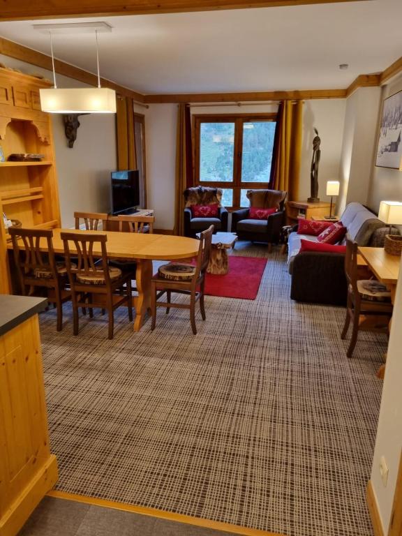 ARC 1950 5 skis au pied piscine 47pers appartement pied des pistes 16