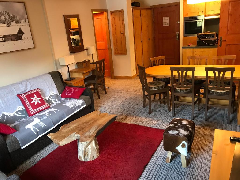 ARC 1950 5 skis au pied piscine 47pers appartement pied des pistes 18