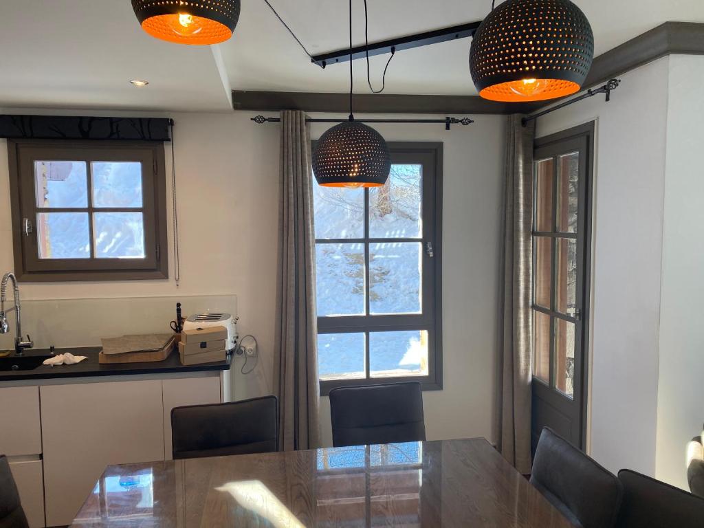 ARC 1950 APPT 2 CHAMBRES 1 COIN NUIT LUXUEUX SKI AUX PIEDS appartement pied des pistes 13