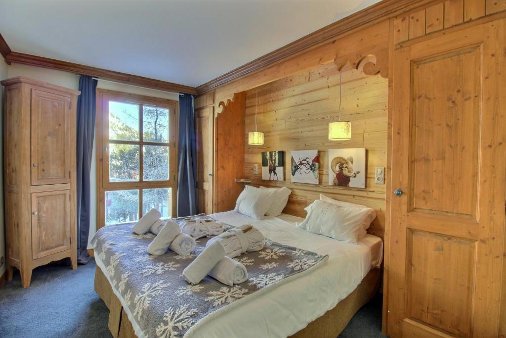 ARC 1950 Appartement 5 personnes ski aux pieds Sauna Hammam Jacuzzi appartement pied des pistes 1