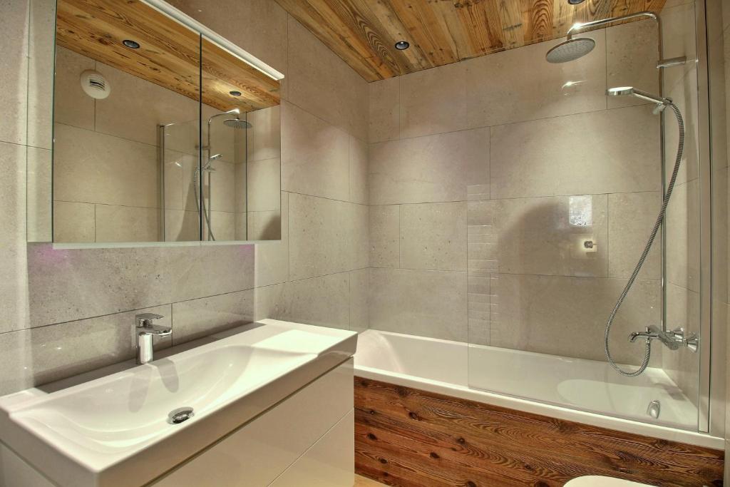 ARC 1950 Appartement 8 personnes Duplex Cheminee ski aux pieds Sauna Hammam Jacuzzi Piscine appartement pied des pistes 12