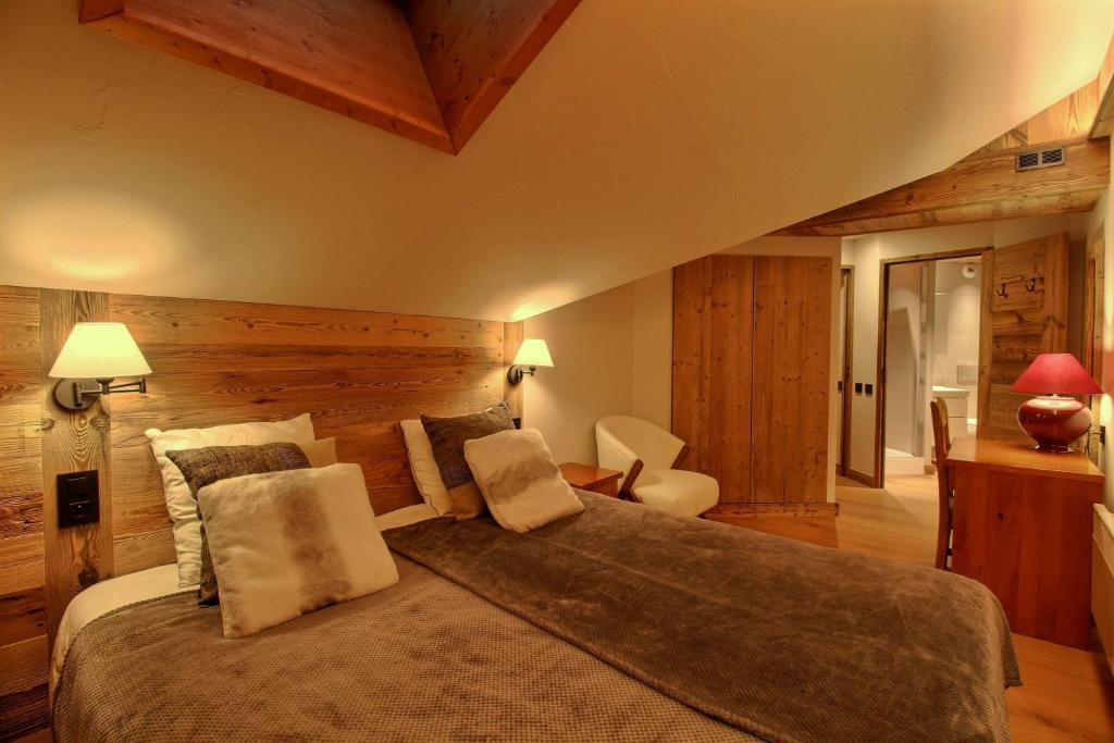 ARC 1950 Appartement 8 personnes Duplex Cheminee ski aux pieds Sauna Hammam Jacuzzi Piscine appartement pied des pistes 17