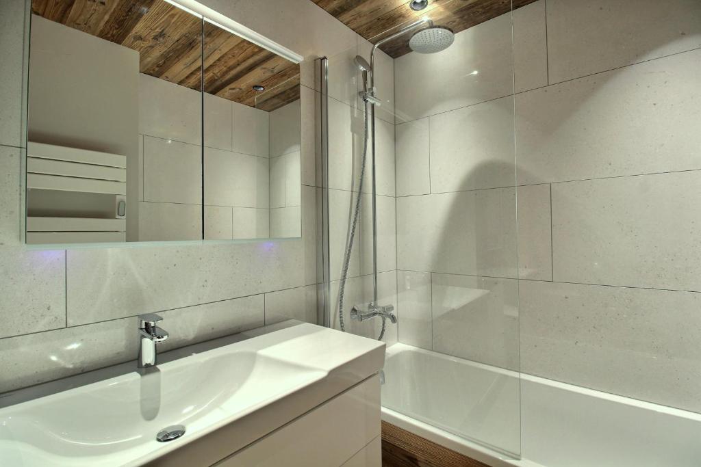 ARC 1950 Appartement 8 personnes Duplex Cheminee ski aux pieds Sauna Hammam Jacuzzi Piscine appartement pied des pistes 2