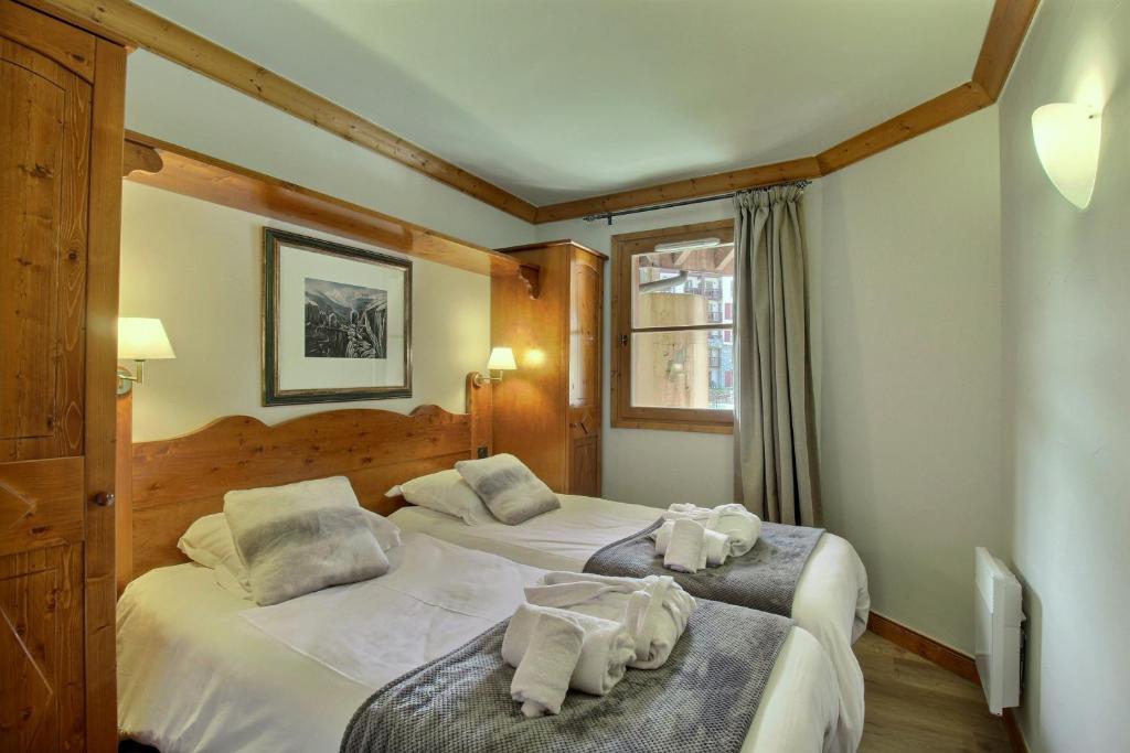 ARC 1950 Appartement renove Exposition Sud Ouest Vue pistes de ski Sauna Hammam Jacuzzi Piscine appartement pied des pistes 1