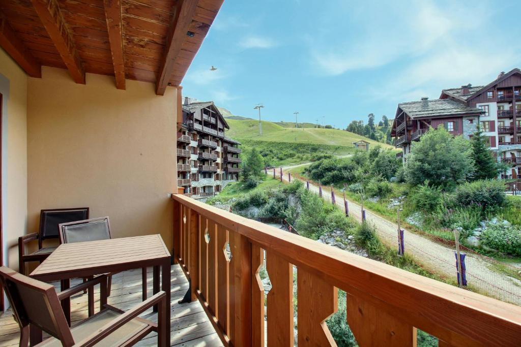 ARC 1950 Appartement renove Exposition Sud Ouest Vue pistes de ski Sauna Hammam Jacuzzi Piscine appartement pied des pistes 14