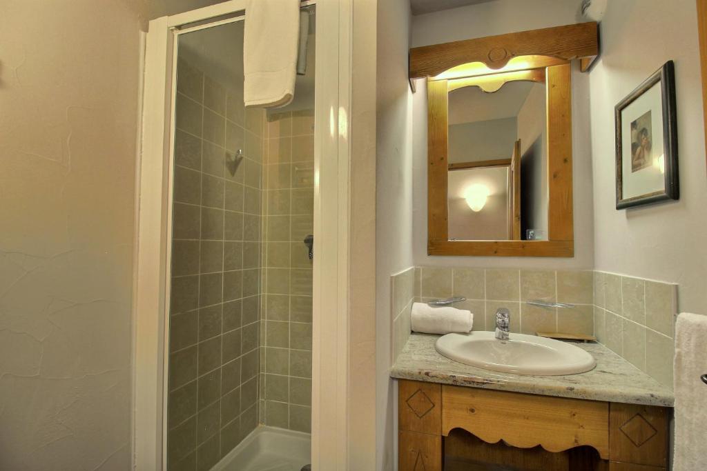 ARC 1950 Appartement renove Exposition Sud Ouest Vue pistes de ski Sauna Hammam Jacuzzi Piscine appartement pied des pistes 17