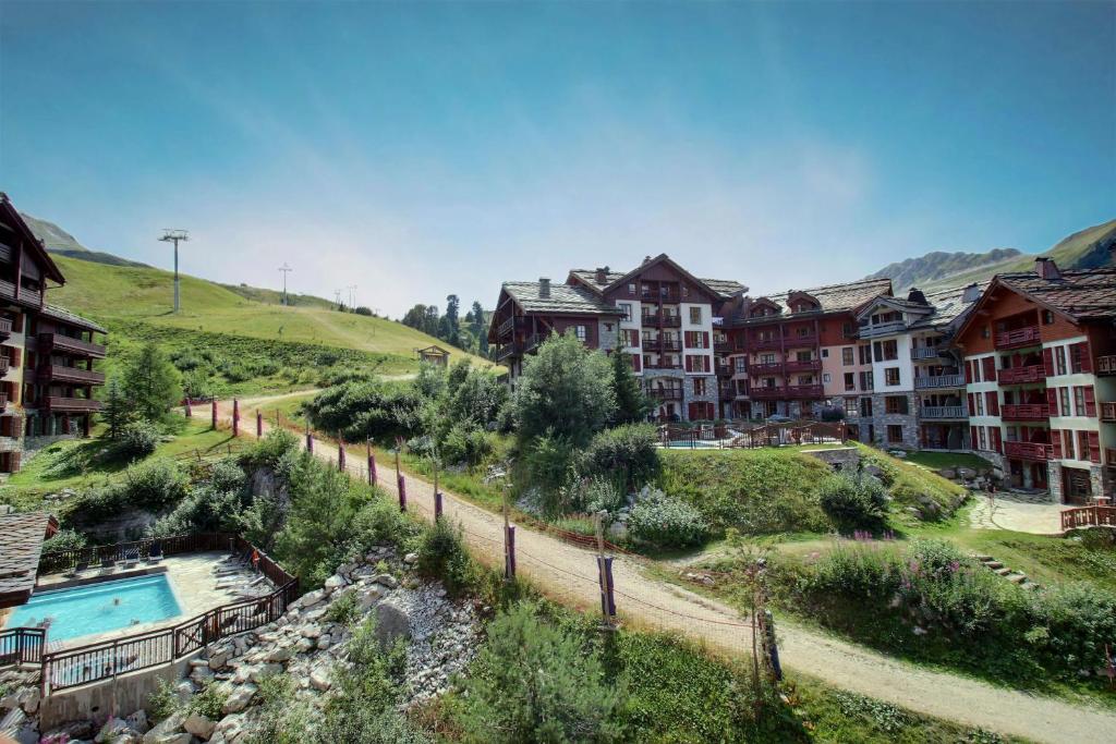 ARC 1950 Appartement renove Exposition Sud Ouest Vue pistes de ski Sauna Hammam Jacuzzi Piscine appartement pied des pistes 6