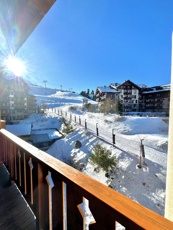 ARC 1950 Appartement renove Exposition Sud Ouest Vue pistes de ski Sauna Hammam Jacuzzi Piscine appartement pied des pistes 8