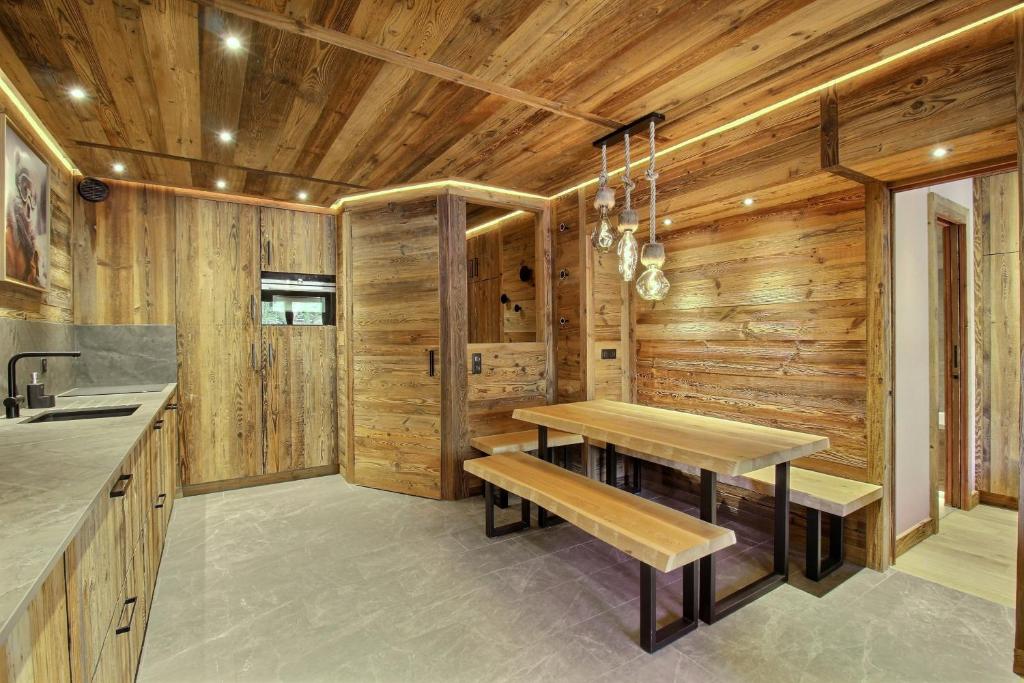 ARC 1950 Appartement style Chalet Haut de Gamme 2 chambres 6 personnes appartement pied des pistes 12