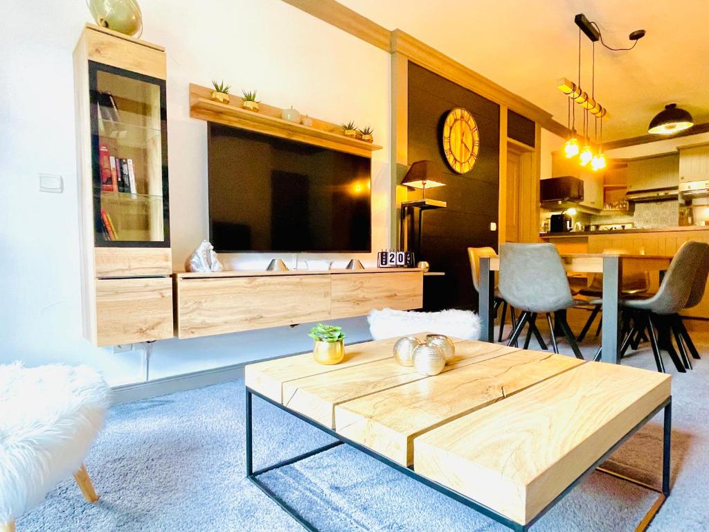ARC 1950 Appt 68 pers LUXE MANOIR SAVOIE SKI IN SKI OUT appartement pied des pistes 14