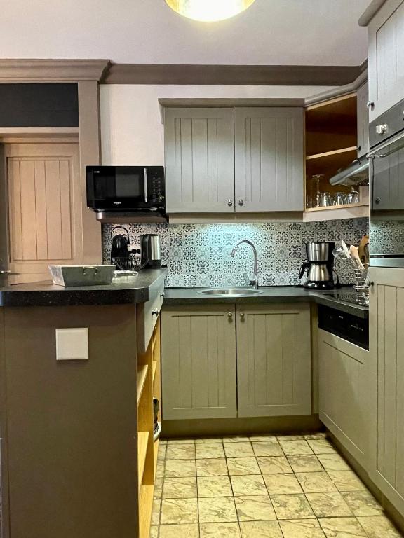ARC 1950 Appt 68 pers LUXE MANOIR SAVOIE SKI IN SKI OUT appartement pied des pistes 17