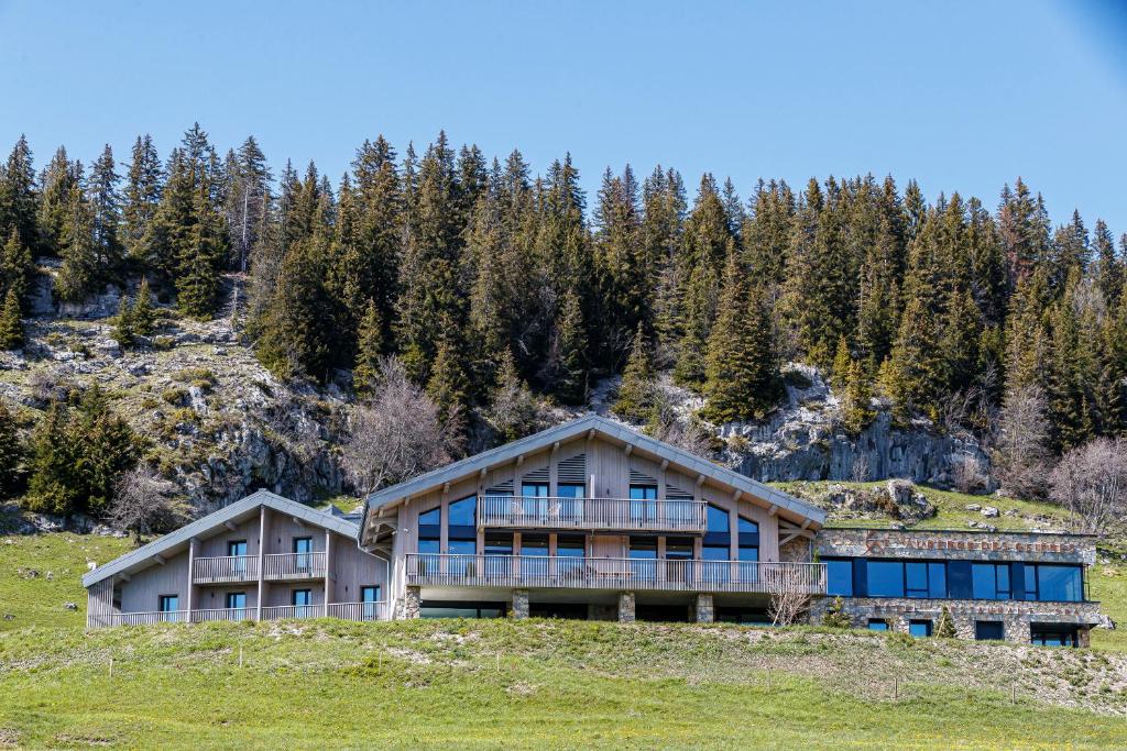 AUBERGE DES GLIERES Plateau des Glieres hotel pied des pistes