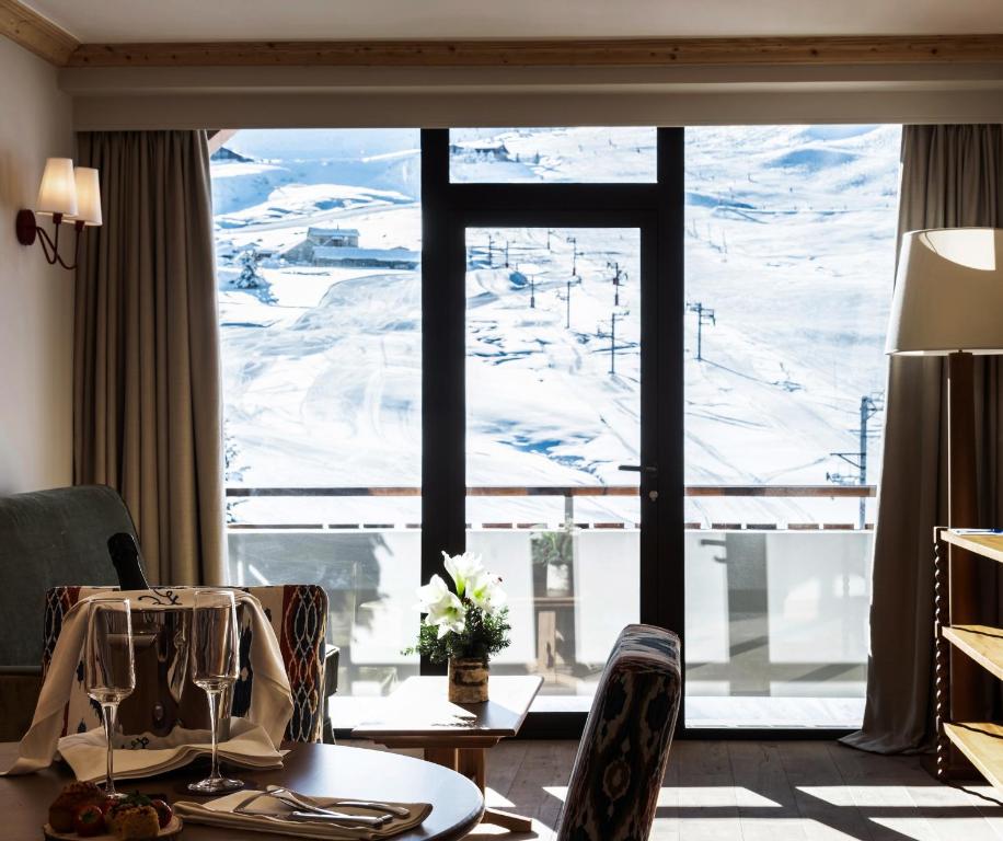 Alpes Hotel du Pralong hotel pied des pistes 9
