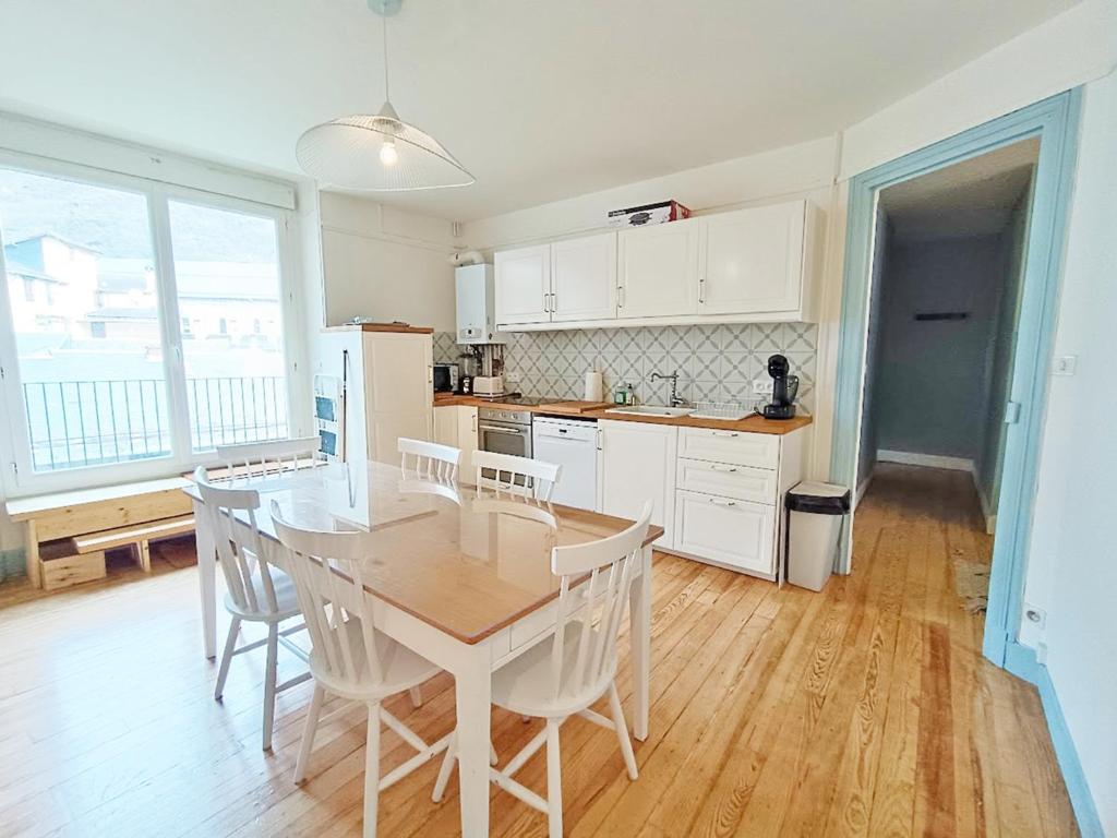 Alphonse 52 grand T4 terrasse wifi 6 personnes appartement pied des pistes 3