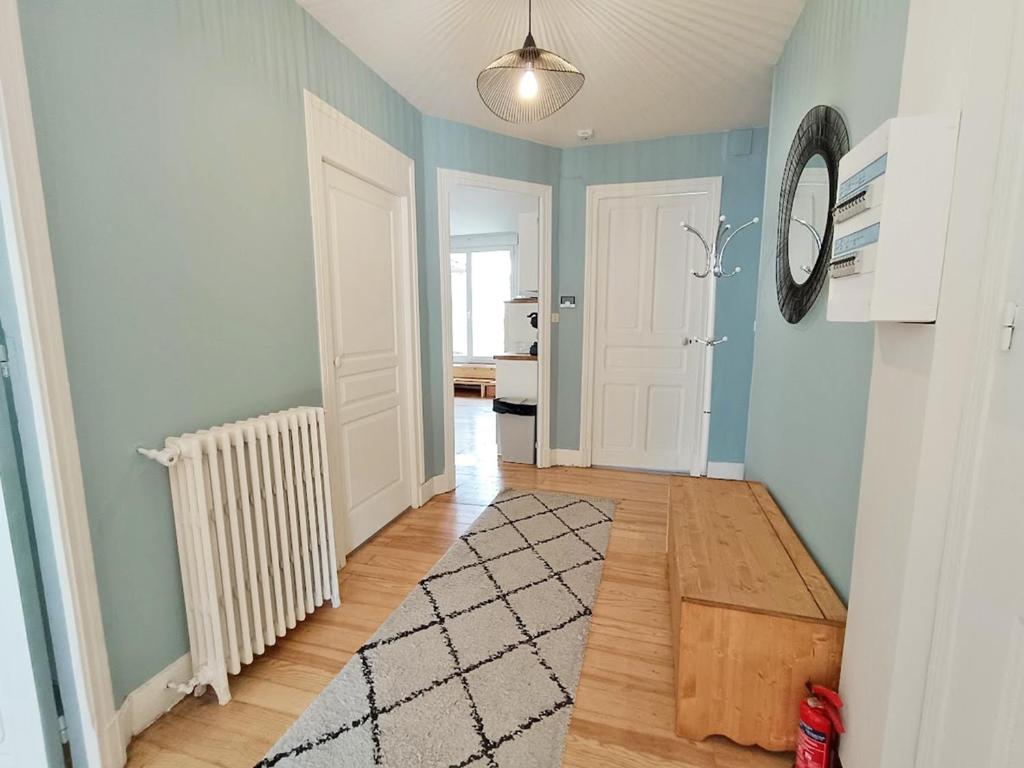 Alphonse 52 grand T4 terrasse wifi 6 personnes appartement pied des pistes 9