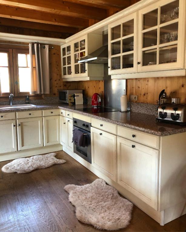 Alpine Retreat with Mont Blanc Panorama top location private parking chalet pied des pistes 11