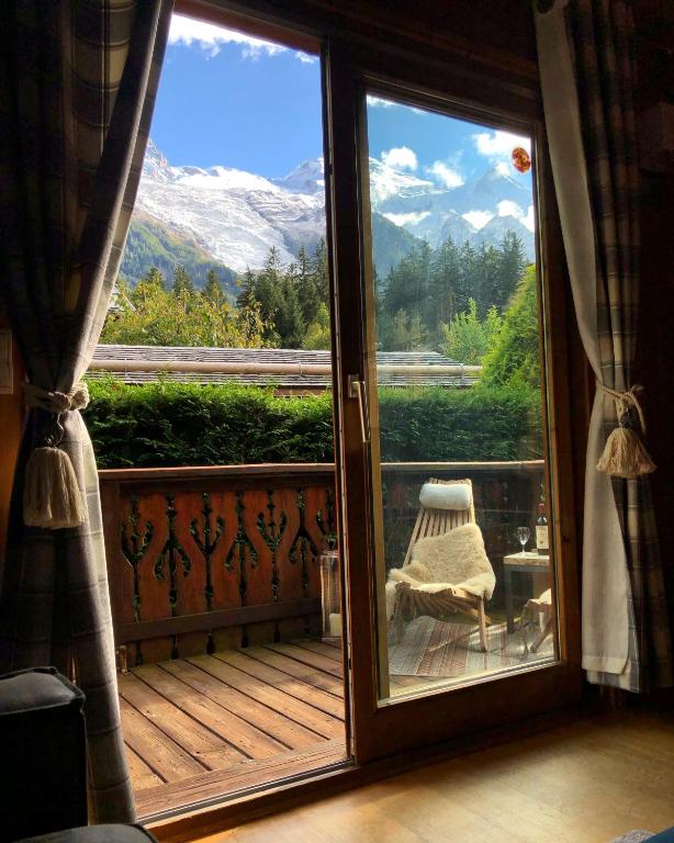 Alpine Retreat with Mont Blanc Panorama top location private parking chalet pied des pistes 18